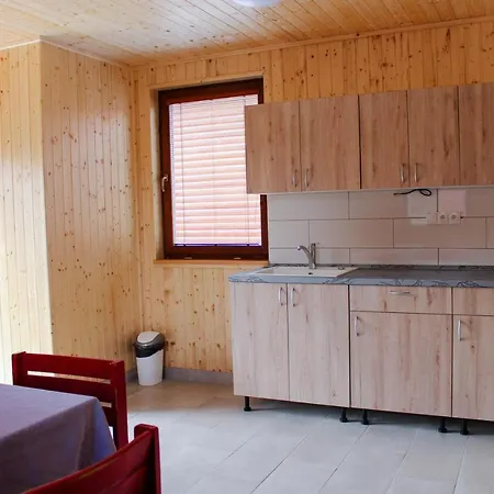 U Cvrku アパート