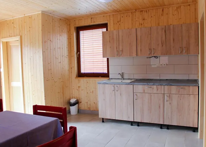 U Cvrku アパート